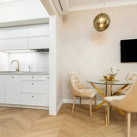 Margi Gold Studio, Very Lux, Old Town, Aircon